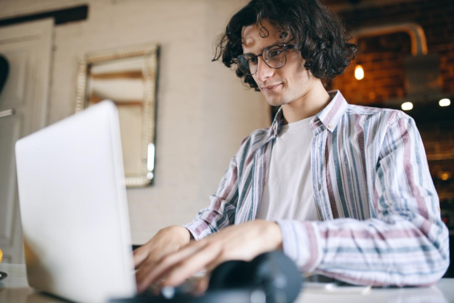 Online financial analysis training session showing remote instructor and participant interaction